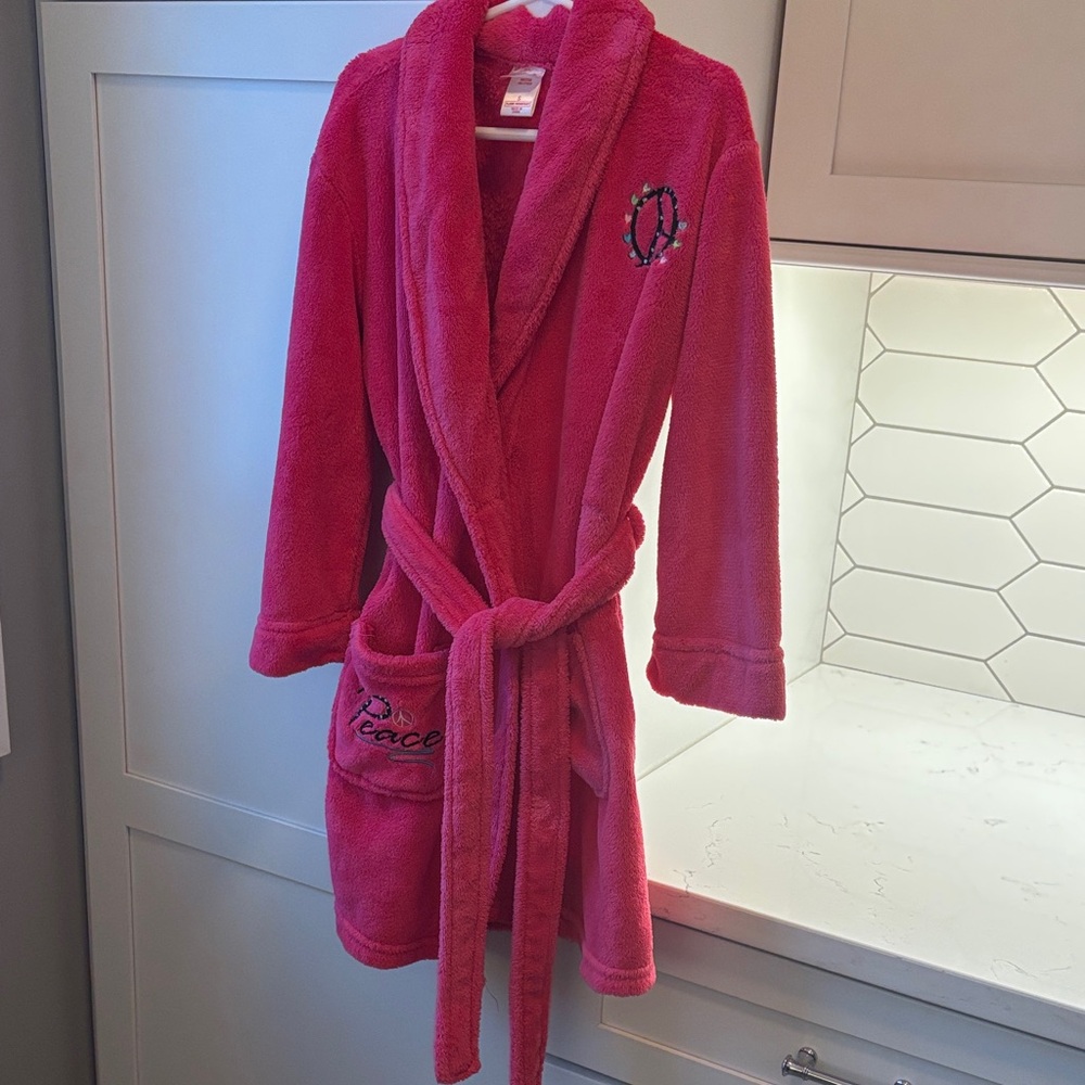 Xhilaration Fuzzy Pink Bathrobe girls size Small